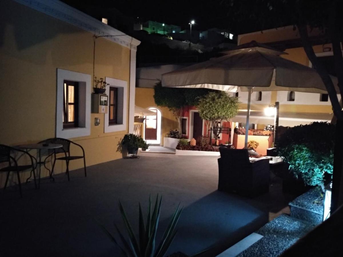 Pansion Zaharoula Hotel Firá Buitenkant foto