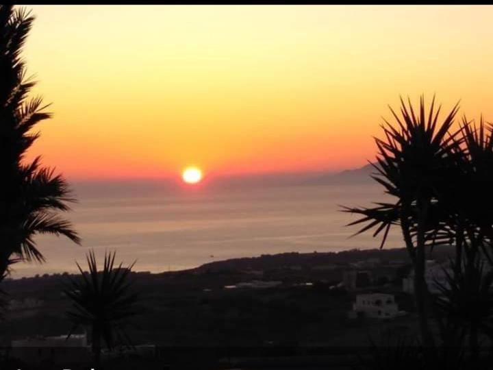 Pansion Zaharoula Hotel Firá Buitenkant foto