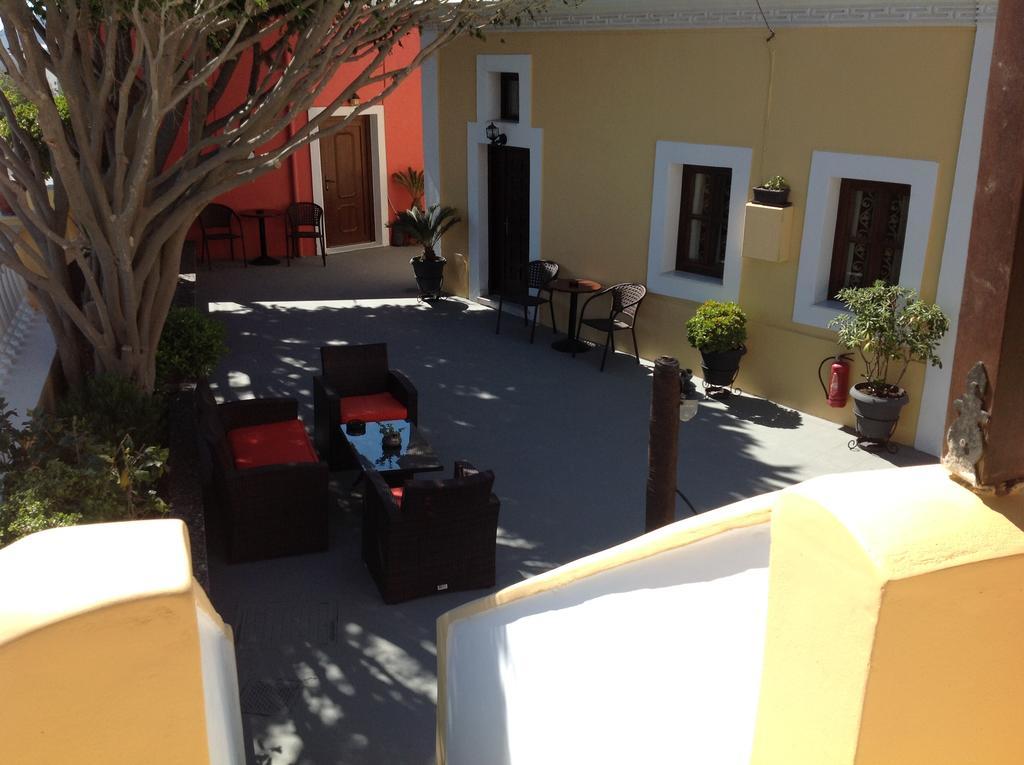 Pansion Zaharoula Hotel Firá Buitenkant foto