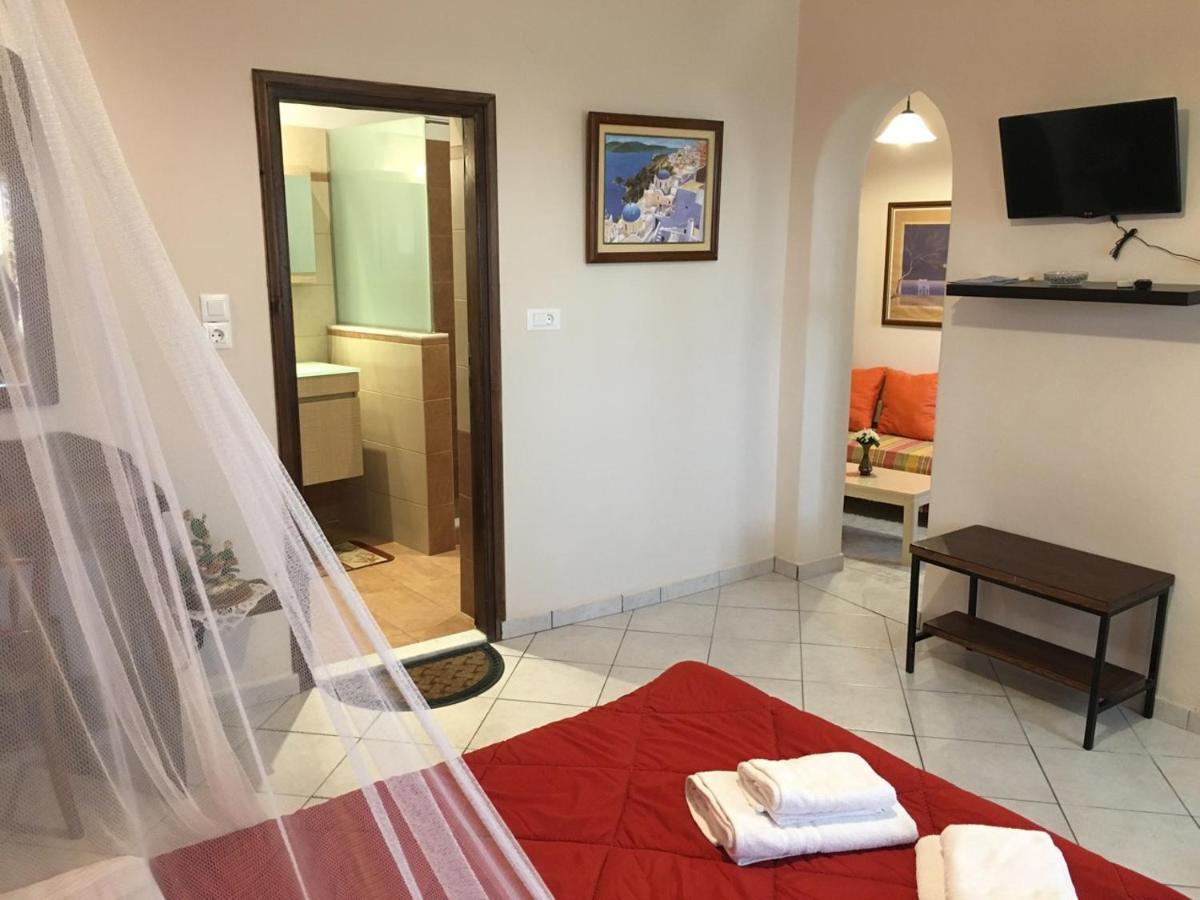 Pansion Zaharoula Hotel Firá Buitenkant foto